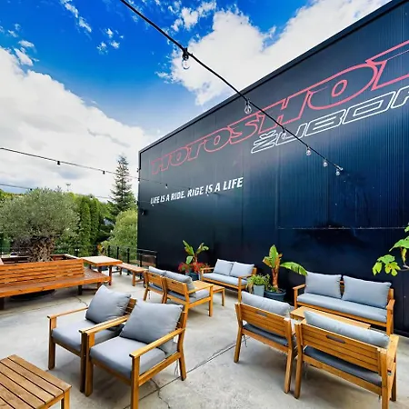 Sinatra Cigar House *